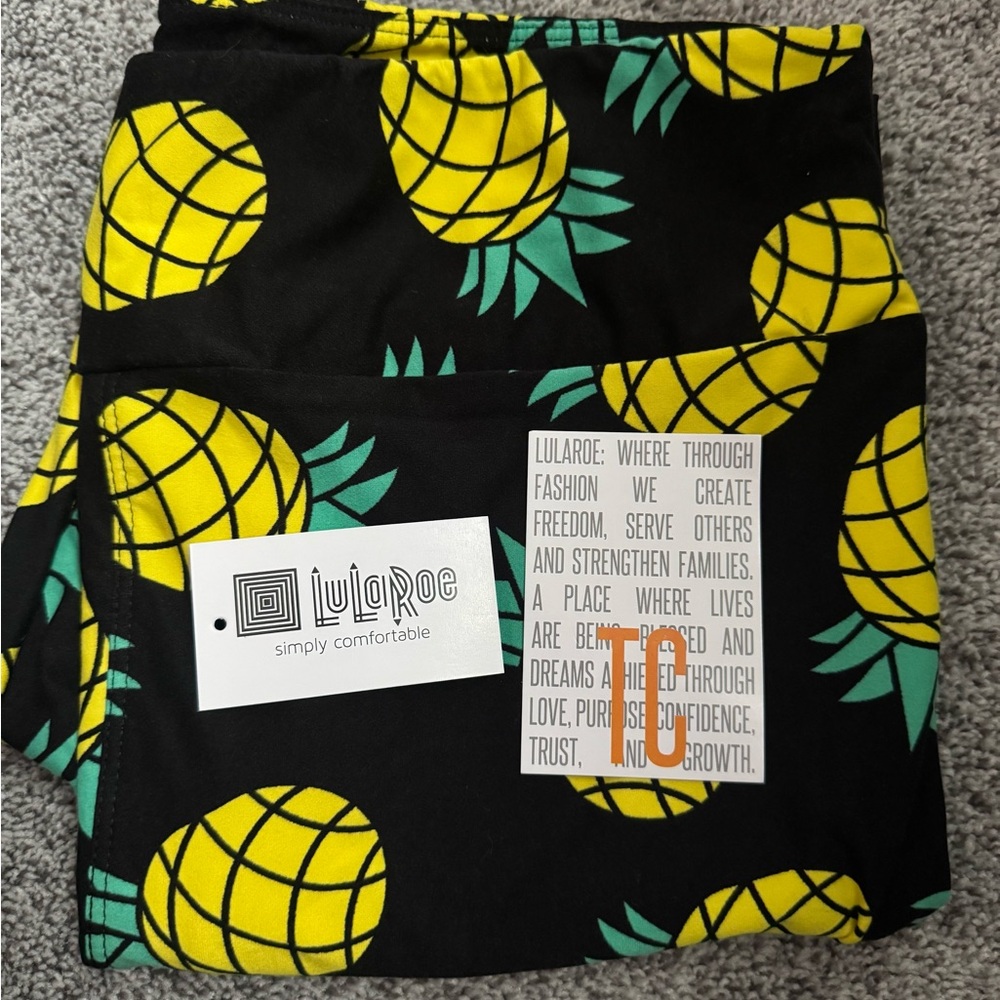 LuLaRoe Leggings Hard to Find Pineapple Design in TC NWT